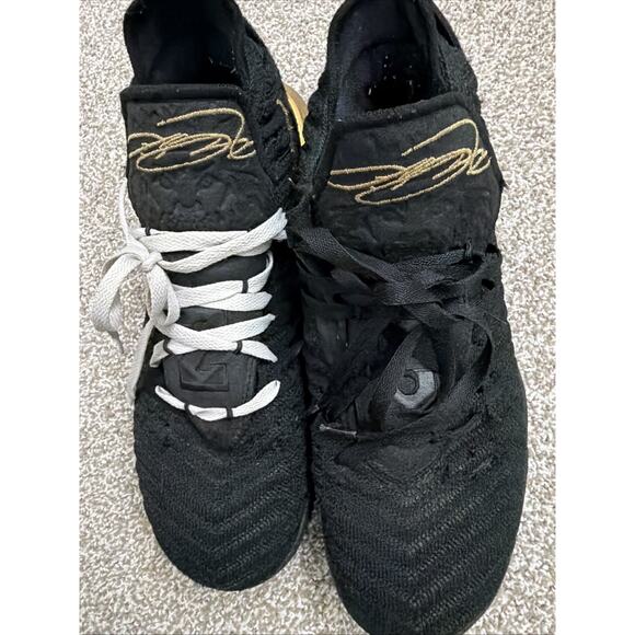 Athletic_Shoes